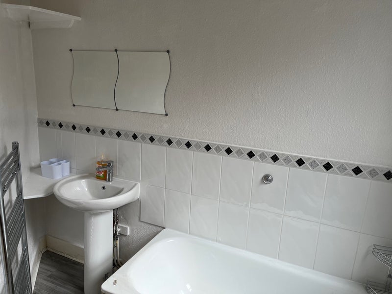 Room Dundee Road in Greater London