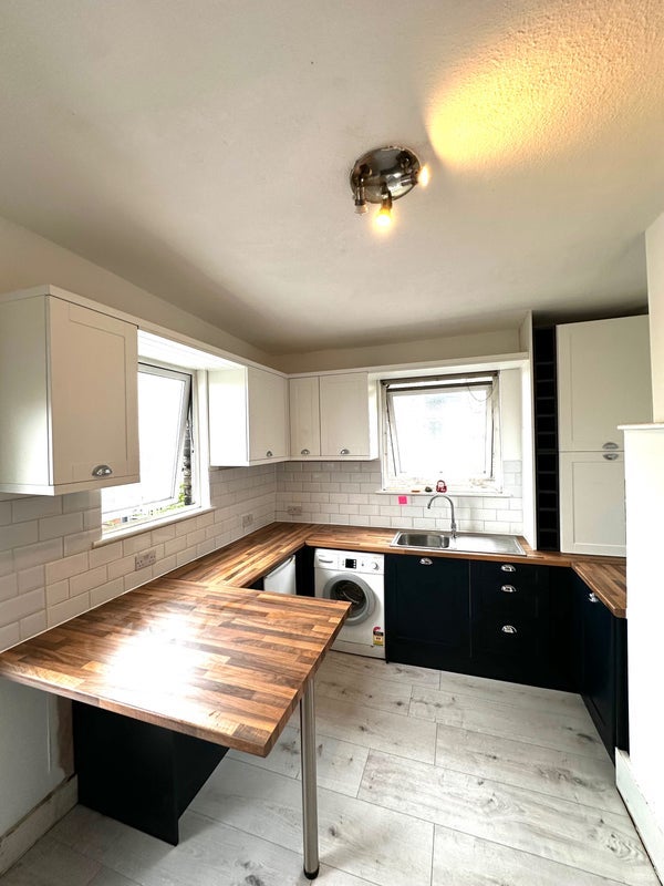 Room Dundee Road in Greater London