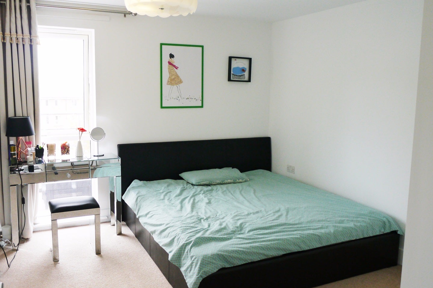 Flat Tiller Road in Greater London