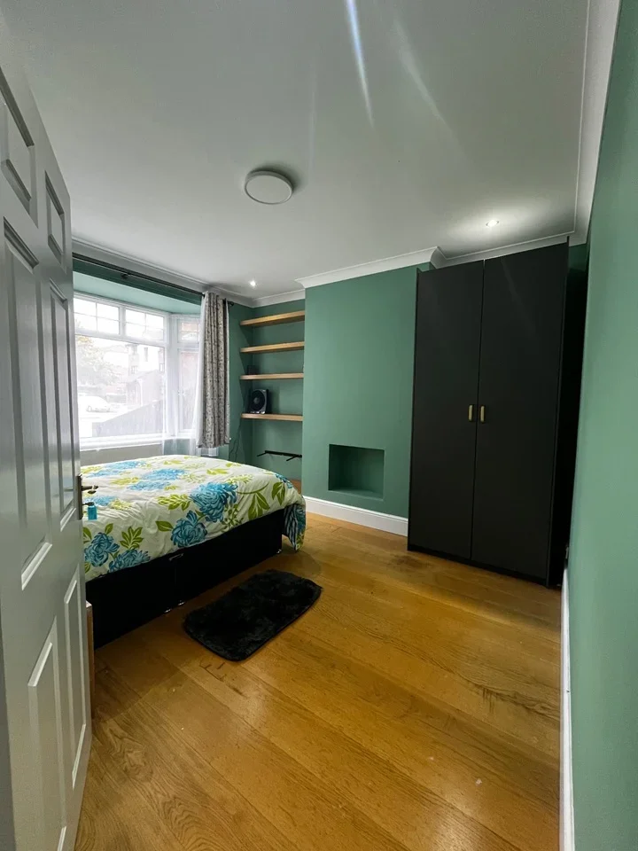 Room London Road in Greater London