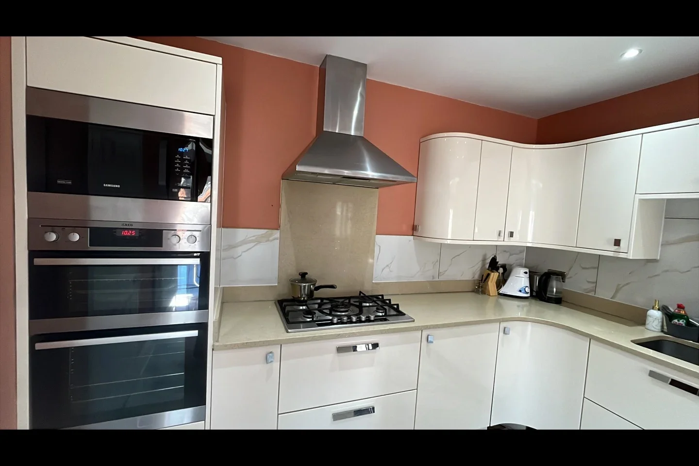 Room London Road in Greater London