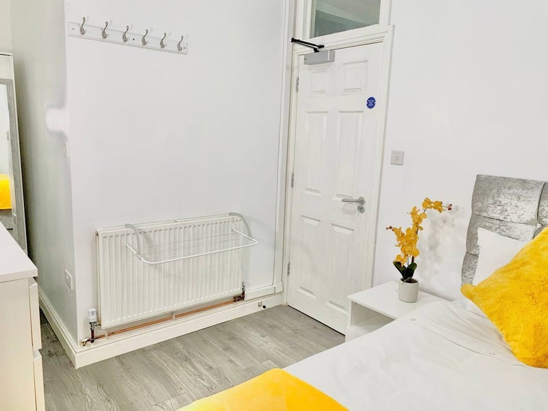 Room Madeley Road in Birmingham