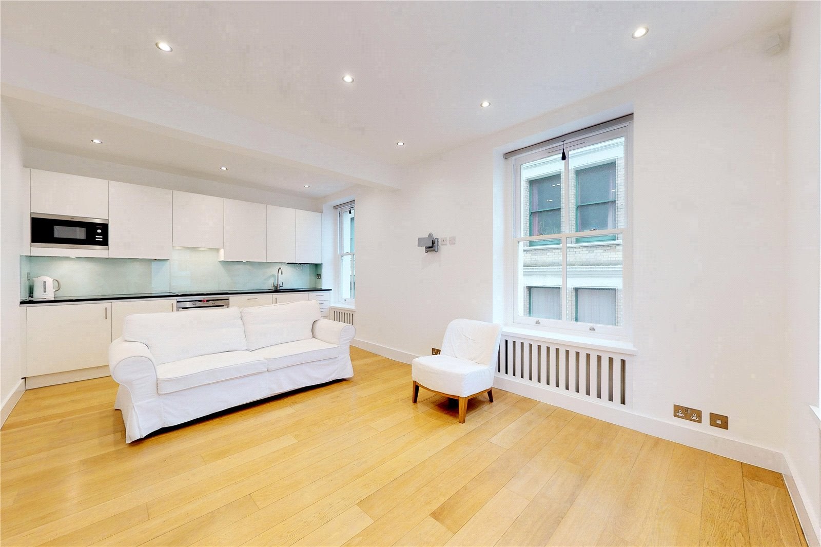 Flat Bury Place in Greater London