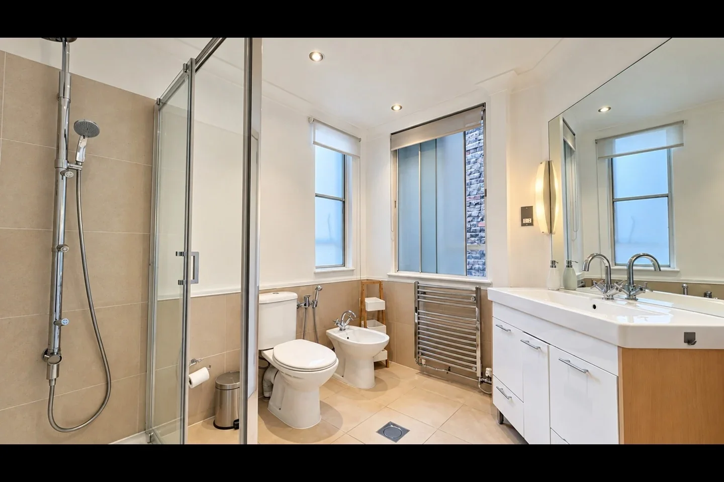 Flat Pont Street in Greater London