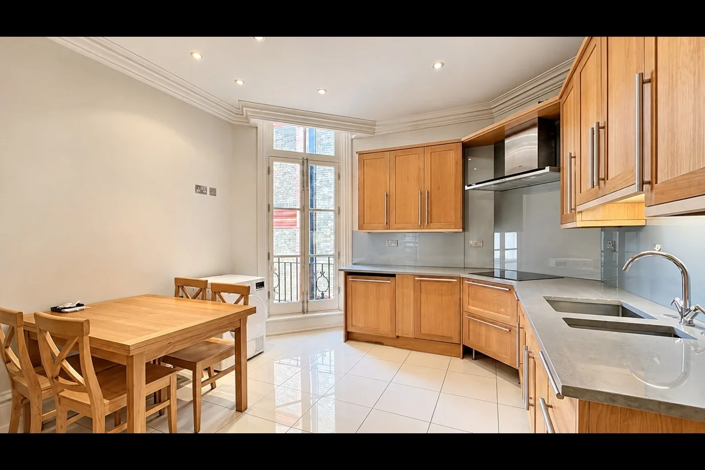 Flat Pont Street in Greater London