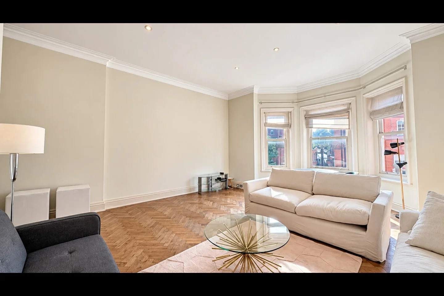 Flat Pont Street in Greater London