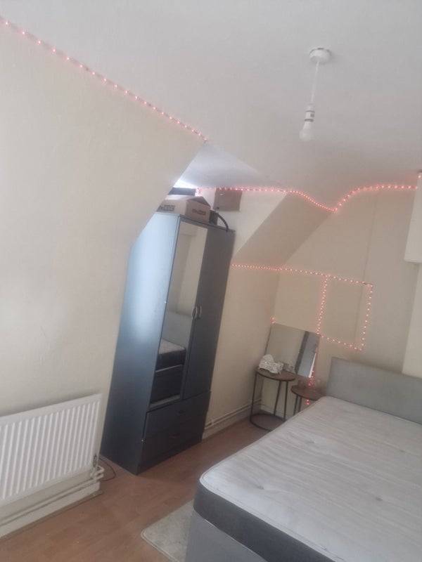 Room Quorn Road in Greater London