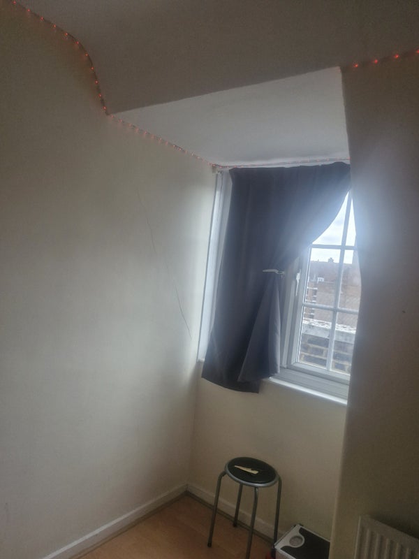 Room Quorn Road in Greater London