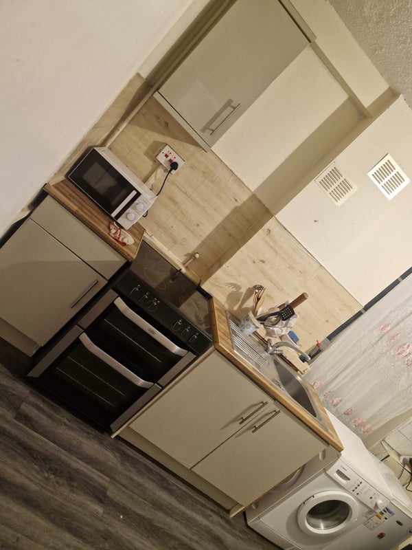 Room Quorn Road in Greater London