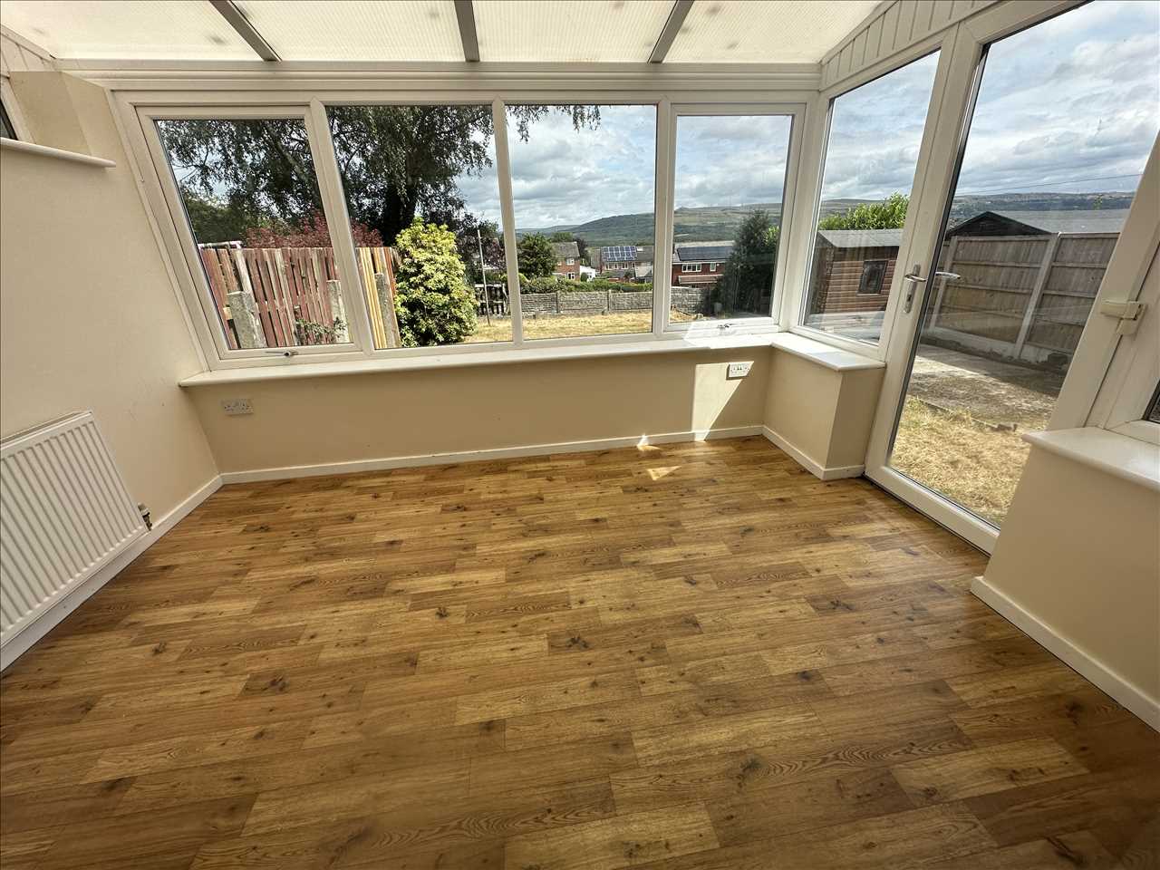 House Carlton Close in Blackrod