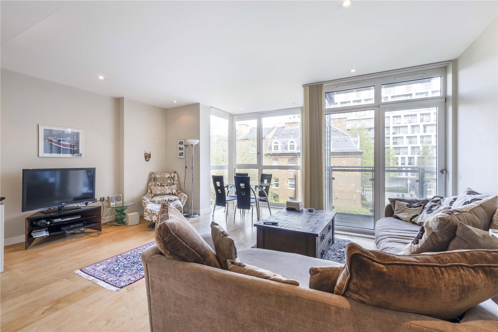 Flat Gatliff Road in City of Westminster