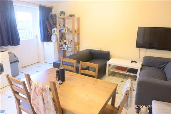 Room Wright Way in Stoke Gifford