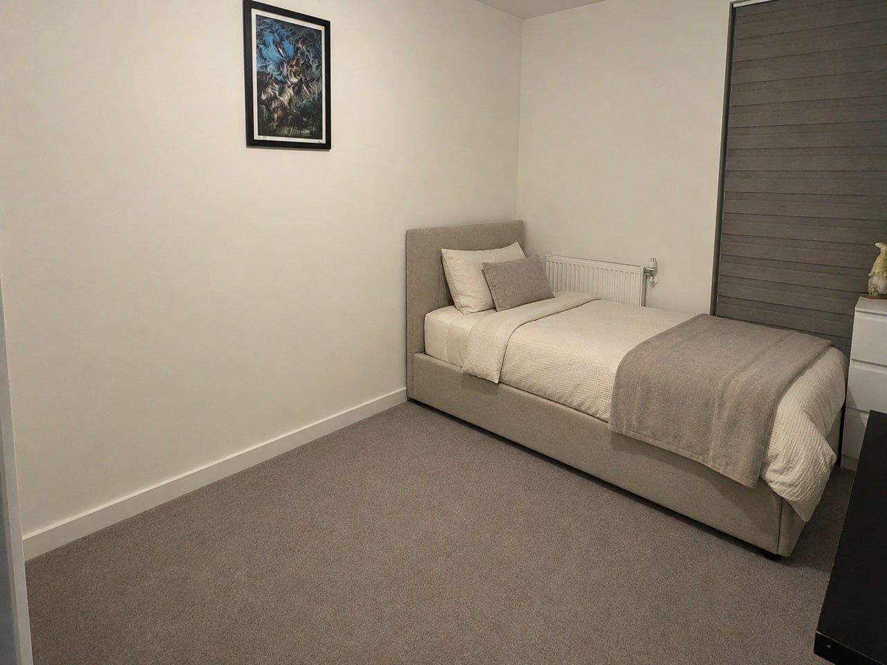 Room Cornforth Lane in Greater London