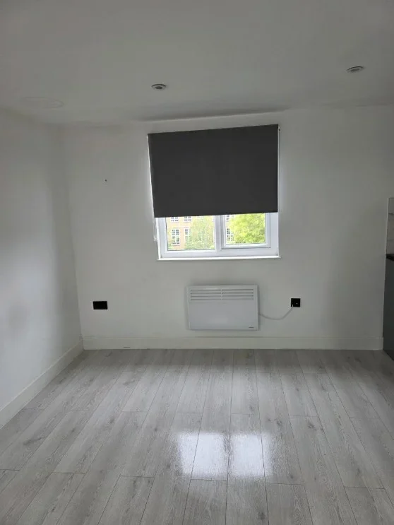 Room Eastcote Lane in Greater London