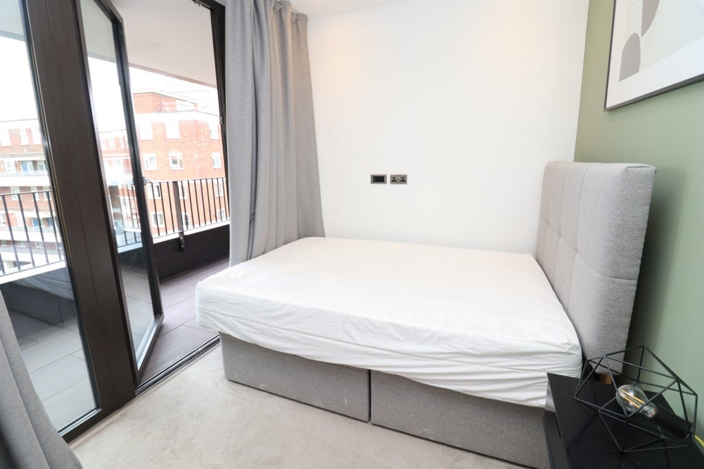 Room Globe Road in Greater London