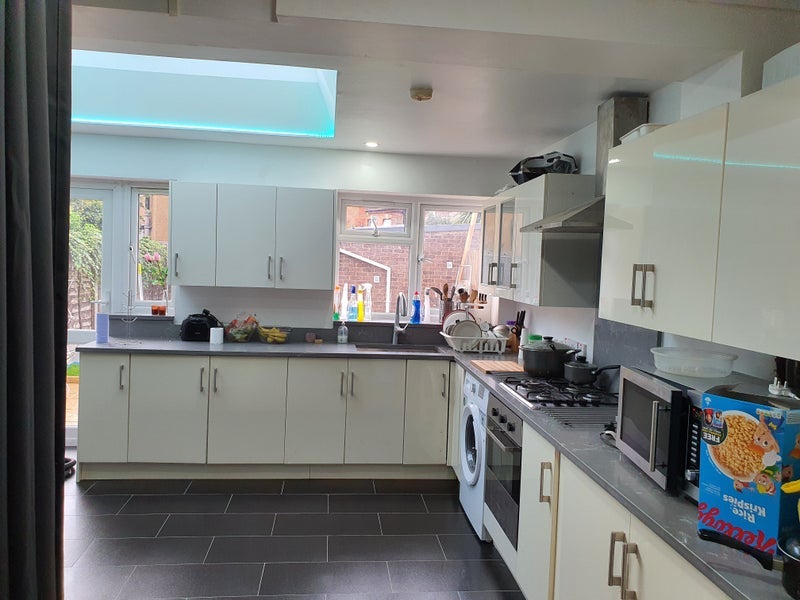 Room Barking Road in Greater London