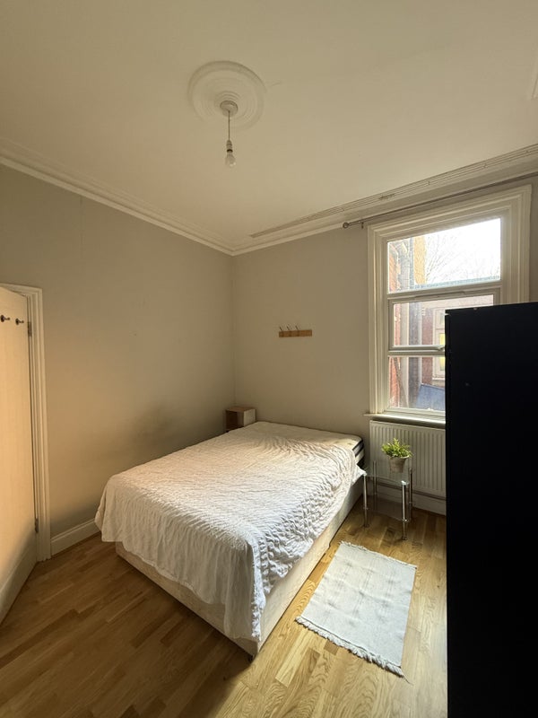 Room Ashford Road in Greater London