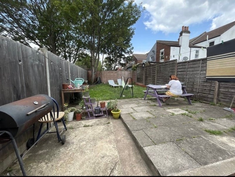 Room Ashford Road in Greater London