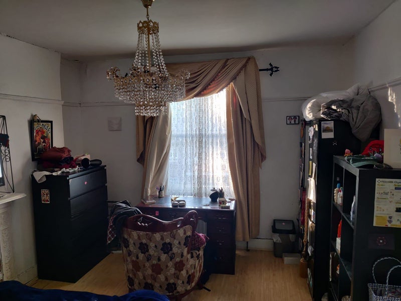 Flat Bassett Road in Greater London