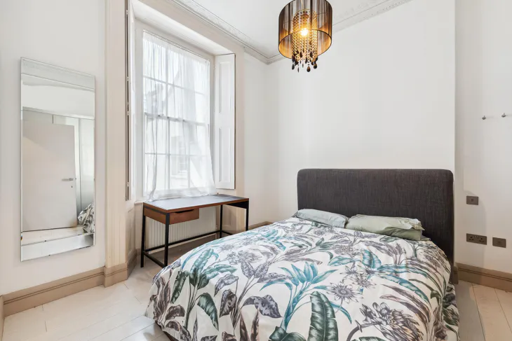 Flat Sussex Gardens in City of Westminster