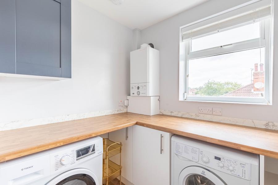 Flat Bideford Avenue in Leeds