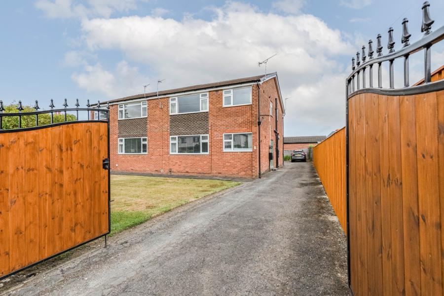 Flat Bideford Avenue in Leeds