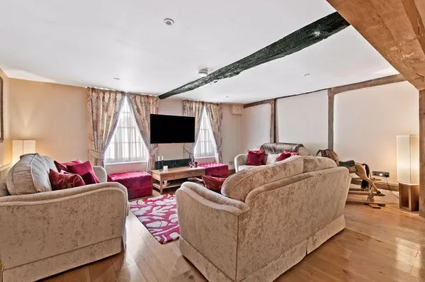 Flat East Street in Tonbridge and Malling