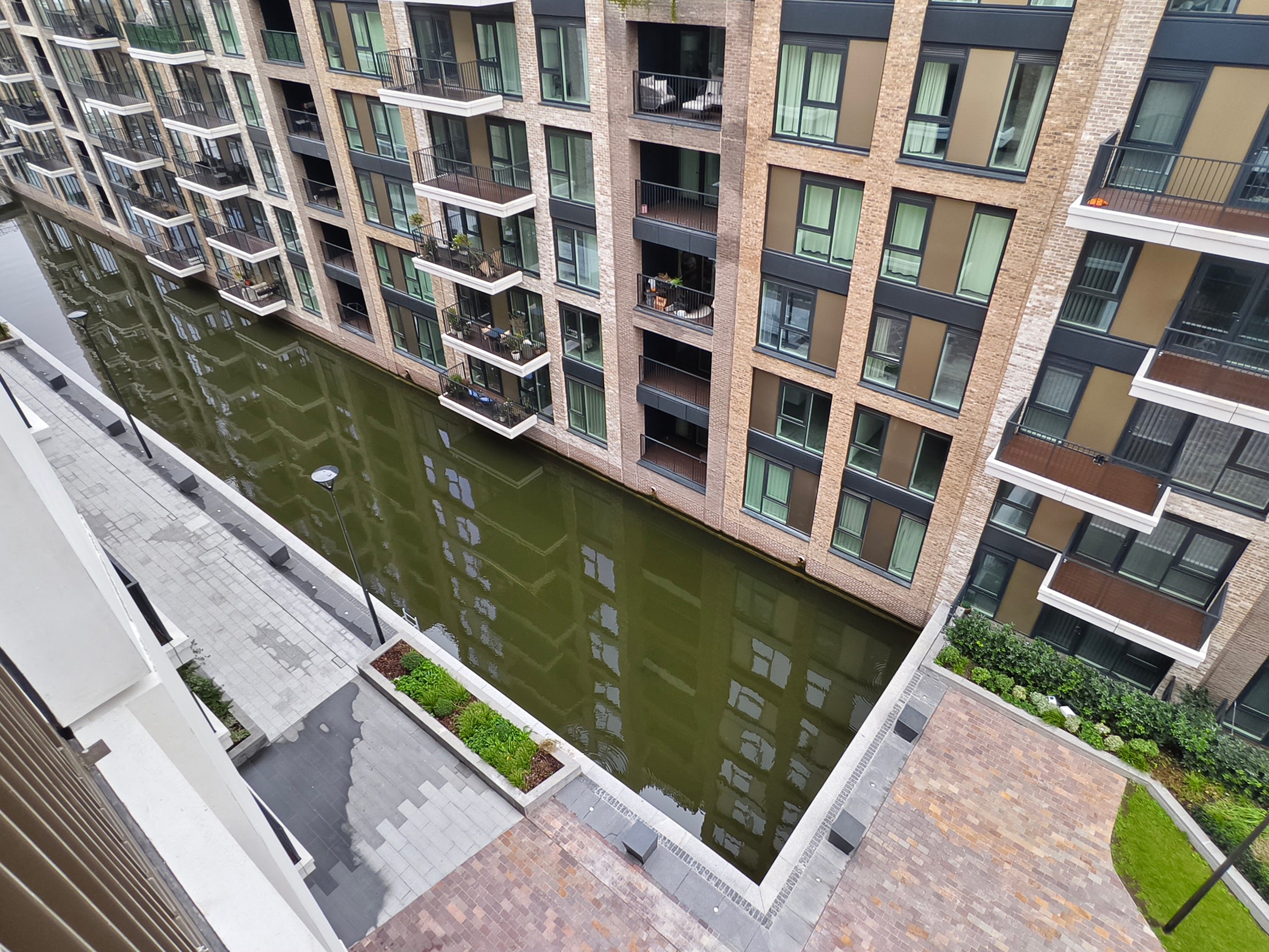 Flat Sands End Lane in Greater London