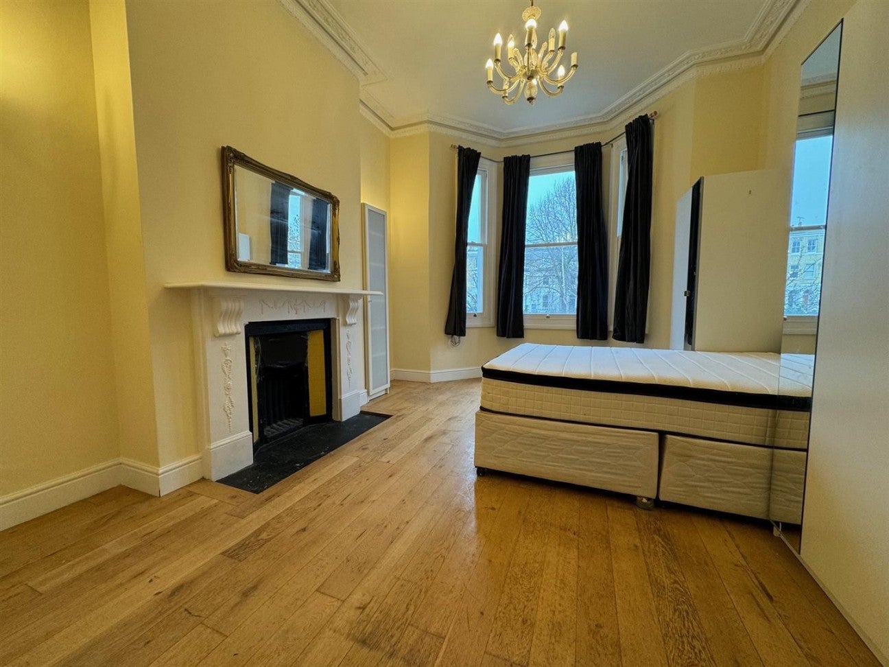 Flat Westcroft Square in Greater London