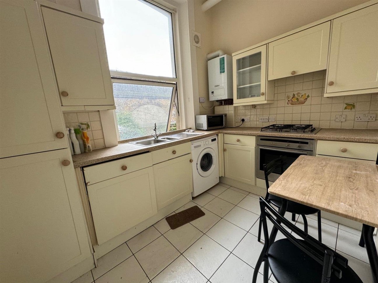 Flat Westcroft Square in Greater London