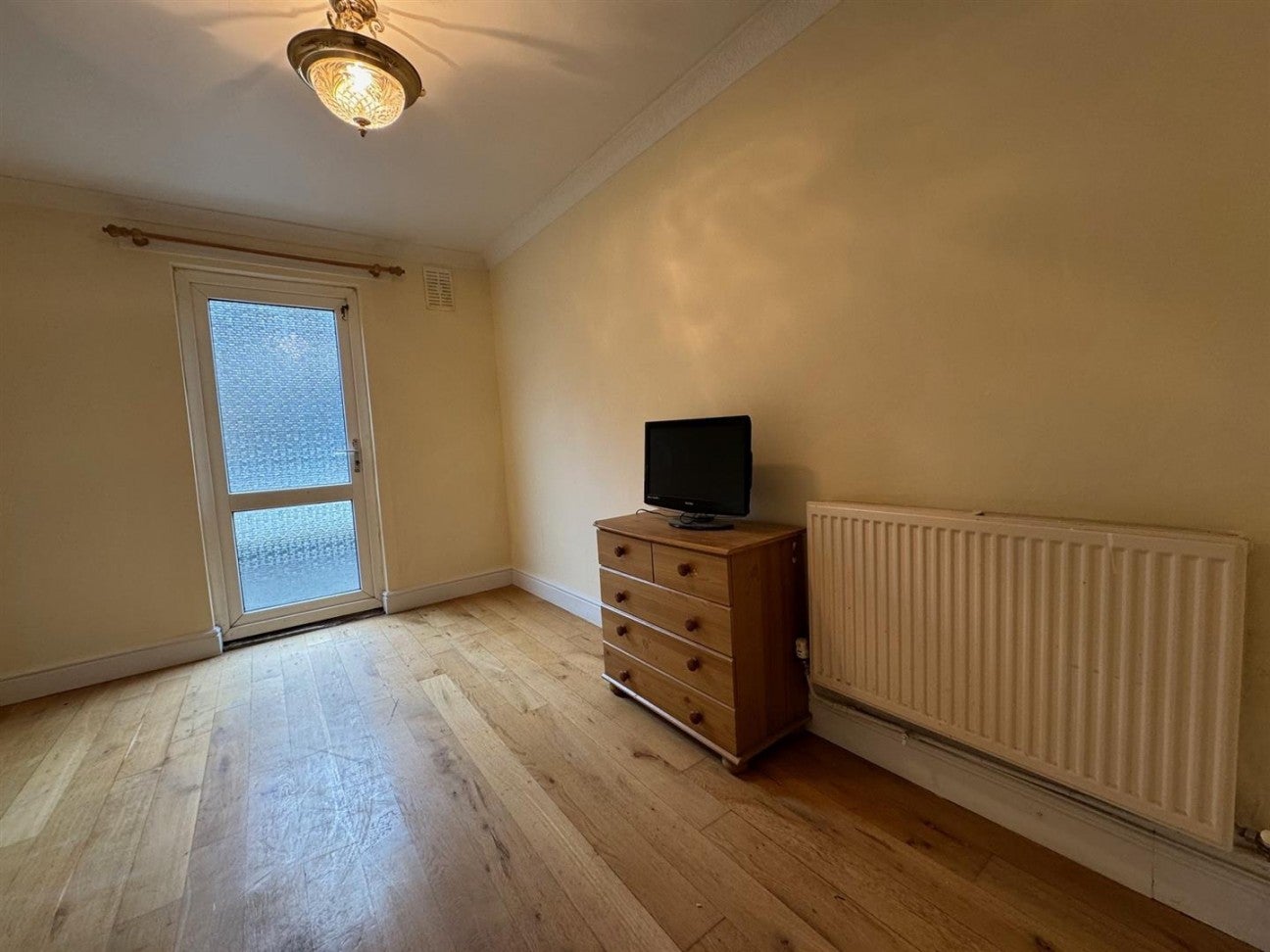 Flat Westcroft Square in Greater London