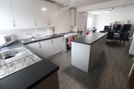 Flat London Road in Newcastle-under-Lyme