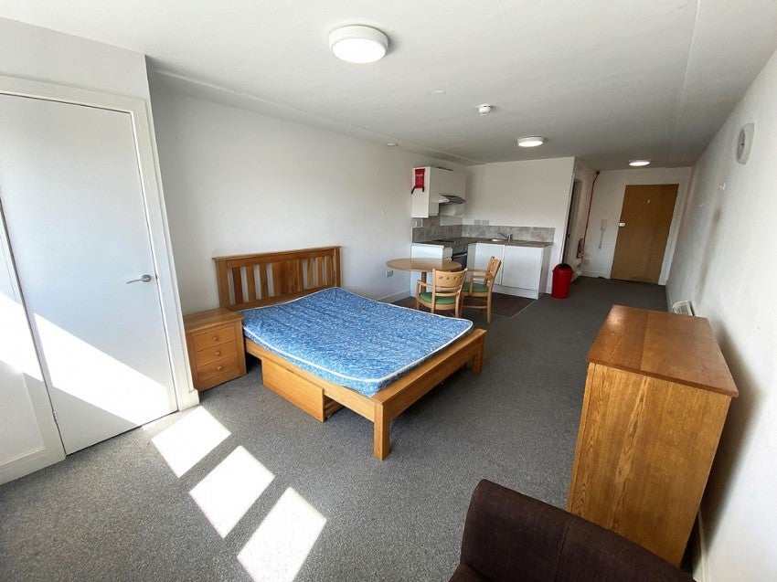 Flat Paradise Street in Portsmouth