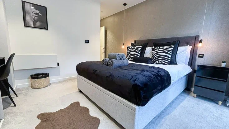 Flat Leman Street in Greater London