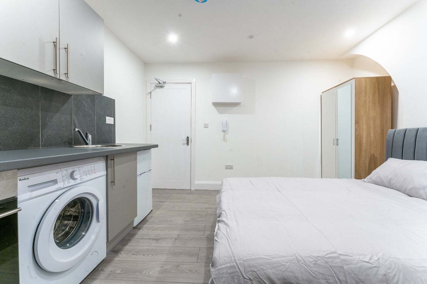 Flat Browning Street in Greater London