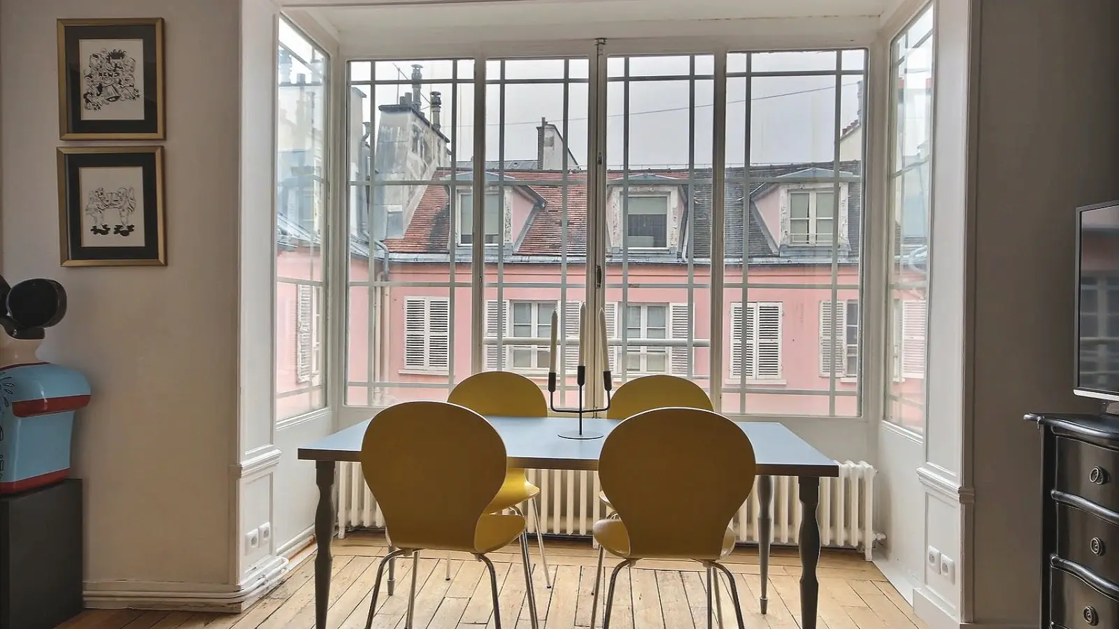 Flat Rue de Verneuil in Paris