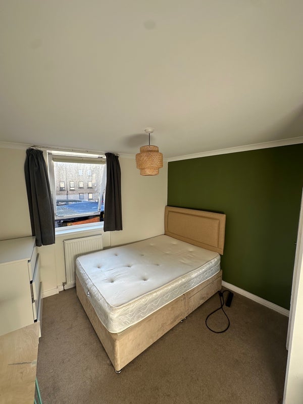 Room Shakespeare Street in Glasgow