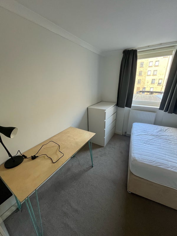 Room Shakespeare Street in Glasgow