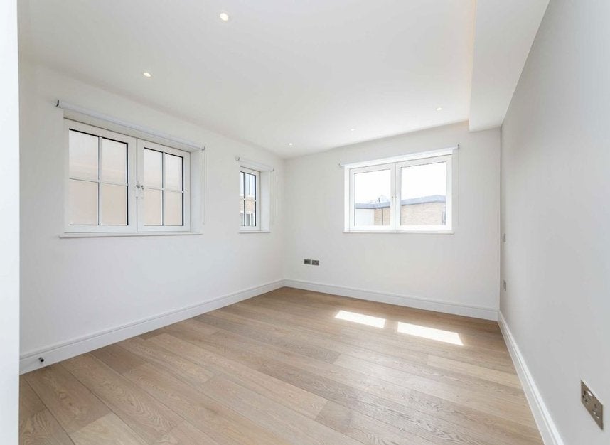 Flat Mount Place in Greater London