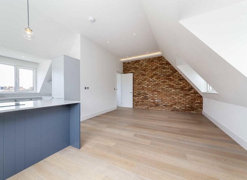 Flat Mount Place in Greater London