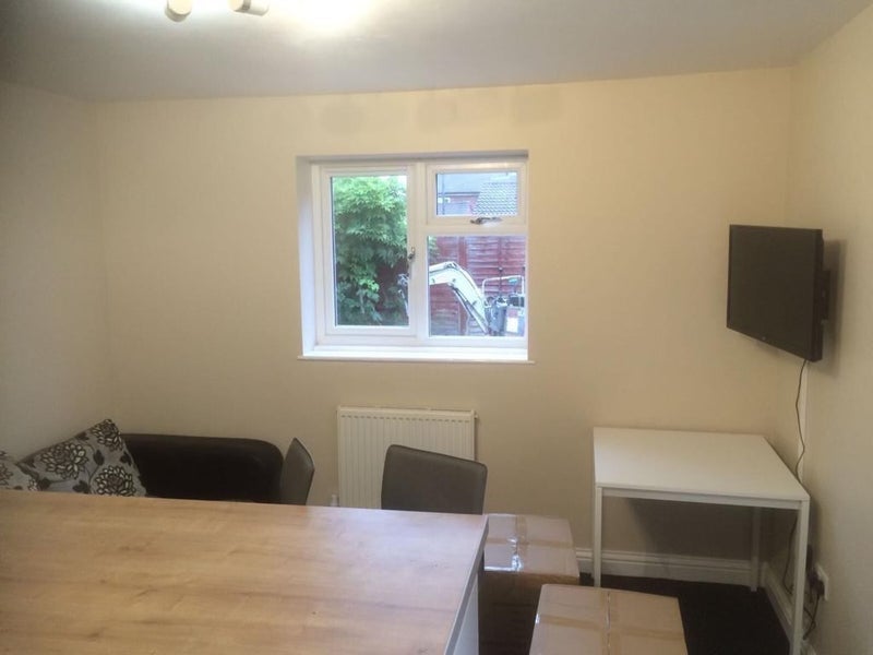Room Hawthorn Close in Bristol