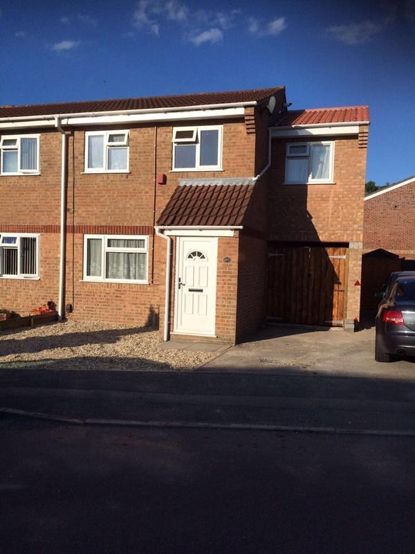 Room Hawthorn Close in Bristol