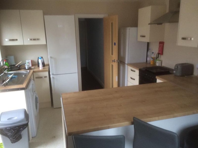 Room Hawthorn Close in Bristol