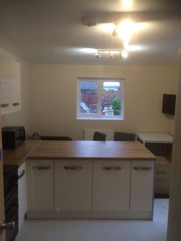 Room Hawthorn Close in Bristol