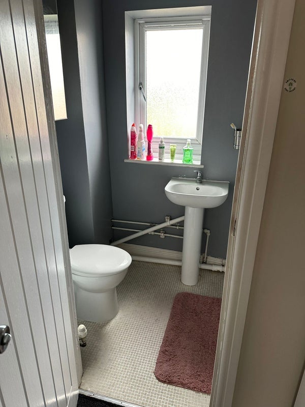 Room Hawthorn Close in Bristol