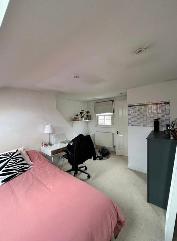 Room Morrison Street in Greater London