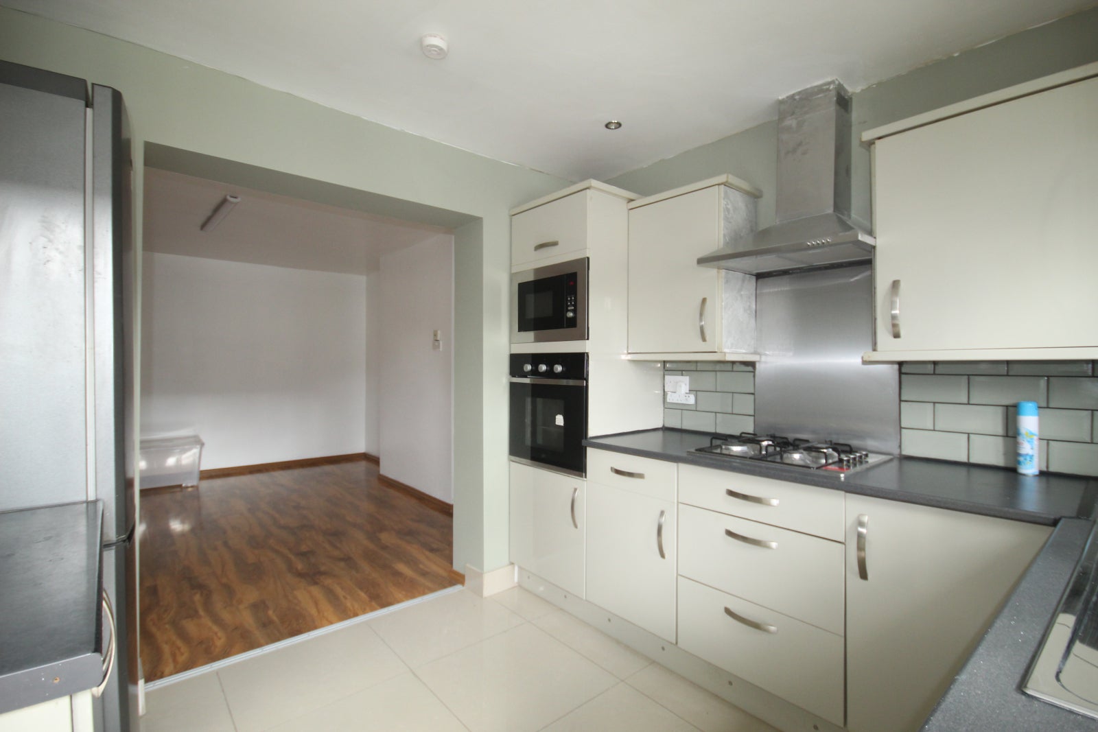 Flat Nettleden Avenue in Greater London