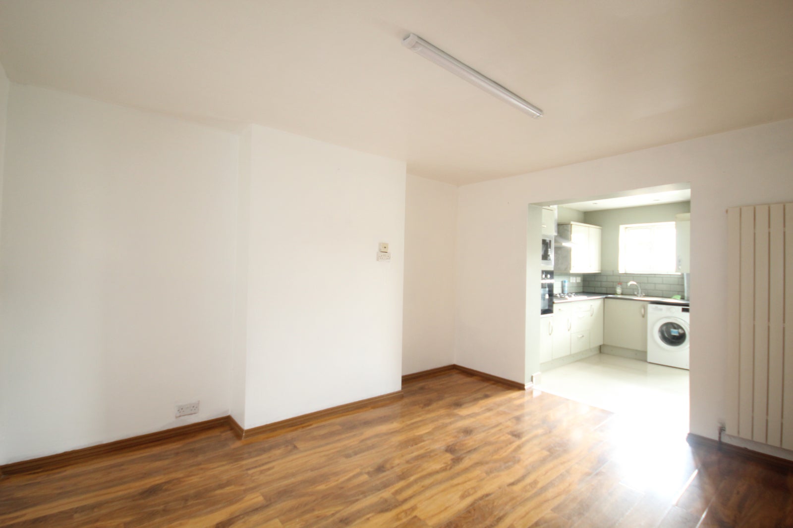 Flat Nettleden Avenue in Greater London