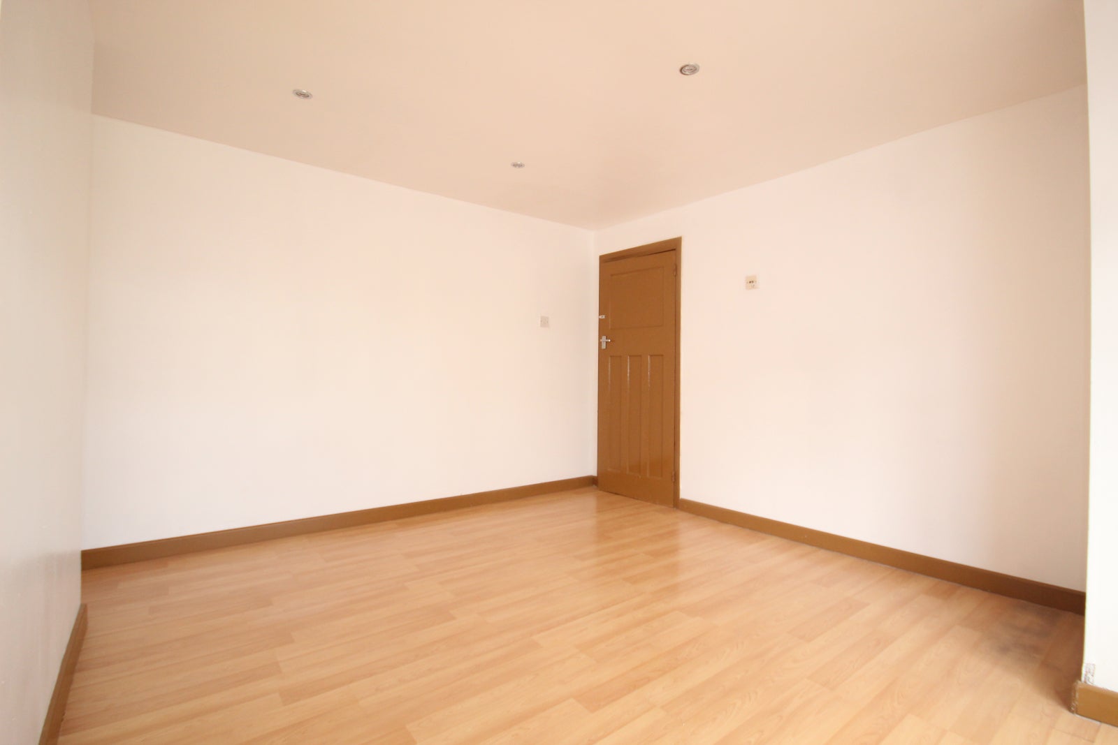 Flat Nettleden Avenue in Greater London