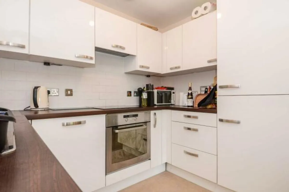 Flat Whippendell Road in Watford